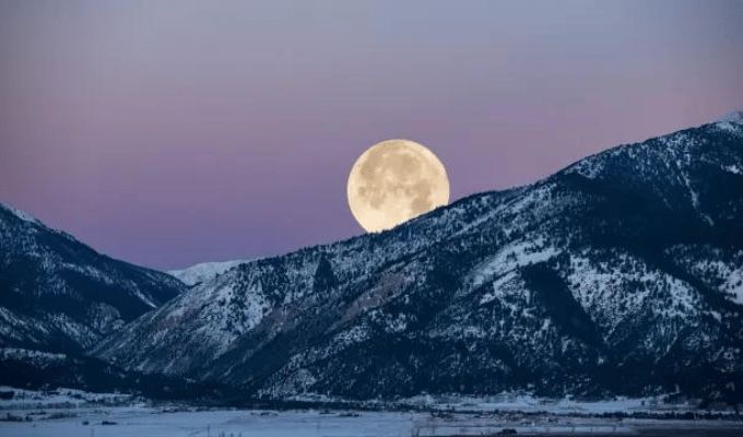 Última Maravilla Celestial del 2023: Descubre la Luna Fría Hoy