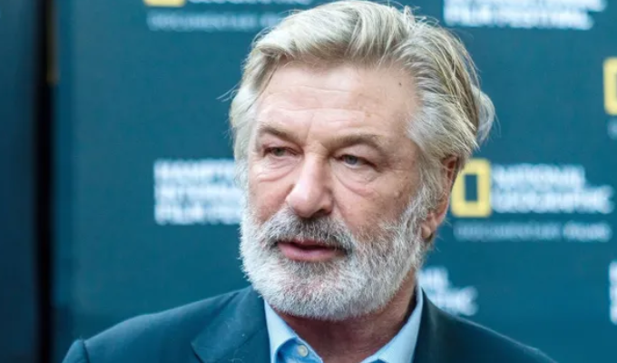 Alec Baldwin absuelto de cargos por homicidio en el caso de Halyna.