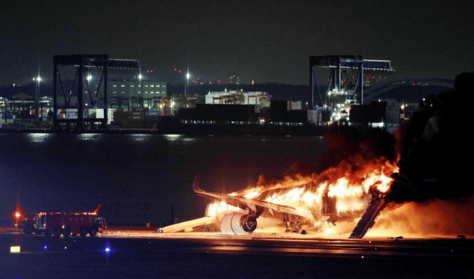 Cinco Fallecidos en Impactante Choque de Aviones en Tokio