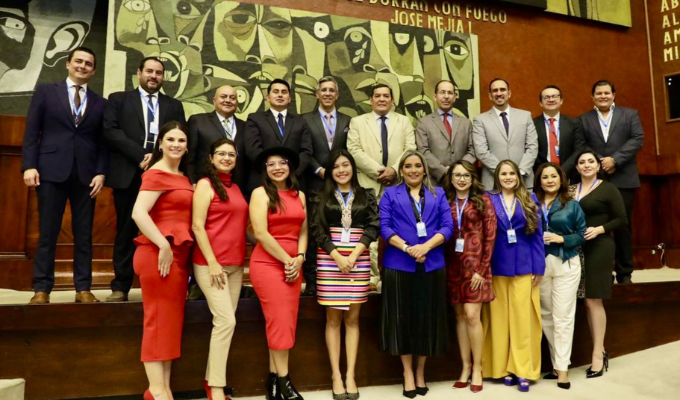 Construye califica 'inútil' la consulta popular y ofrece alternativas
