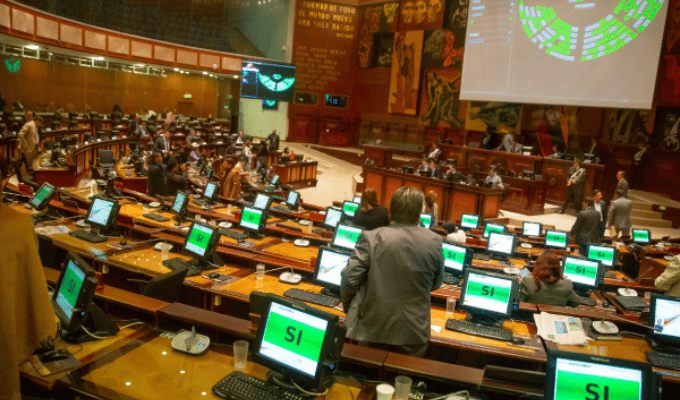 Ecuador Avanza Hacia un Futuro Energético Sostenible con Nueva Ley