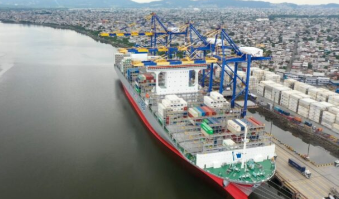 Buque taiwanés Wan Hai A01 arriba por primera vez al puerto Guayaquil