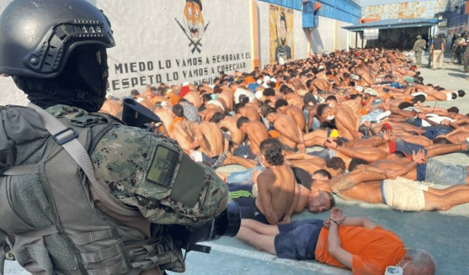 Ecuador Sofoca Motines en Siete Cárceles y Libera a Más de 150 Rehenes