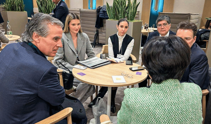 Ecuador se Levanta en Davos: ¡No Seremos el Basurero de Otros!