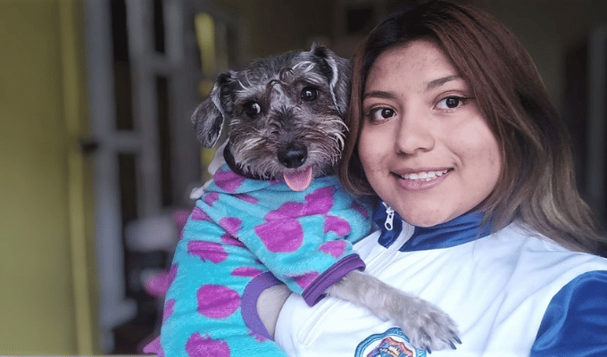 Jóvenes de Ambato Crean Prendas Recicladas para Mascotas