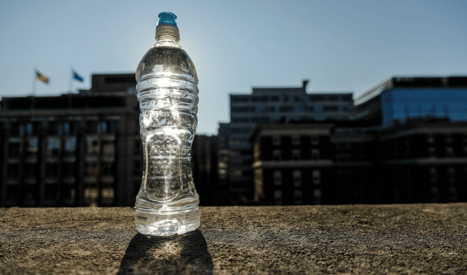Alerta: Descubren 240.000 Nanoplásticos en Botellas de Agua