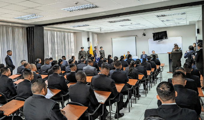 Curso en Ambato Prepara a Policías para Situaciones de Crisis