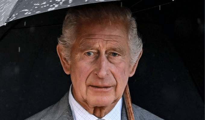 Monarca Británico en Tratamiento: Carlos III Diagnostica con Cáncer