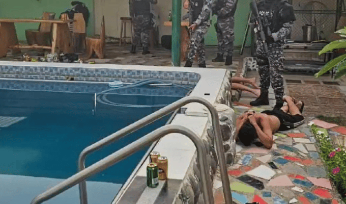 Operativo en Esmeraldas:Seis Detenidos y Arsenal Encontrado en Tonsupa