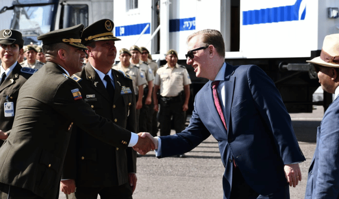¡EEUU fortalece fronteras! Dona cuartel móvil a Ecuador 🇪🇨🚓