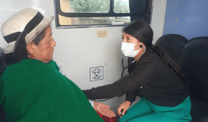¡ABUEMOVIL LLEVA SALUD GRATUITA A LAS MONTAÑAS DE RIOBAMBA! 💉