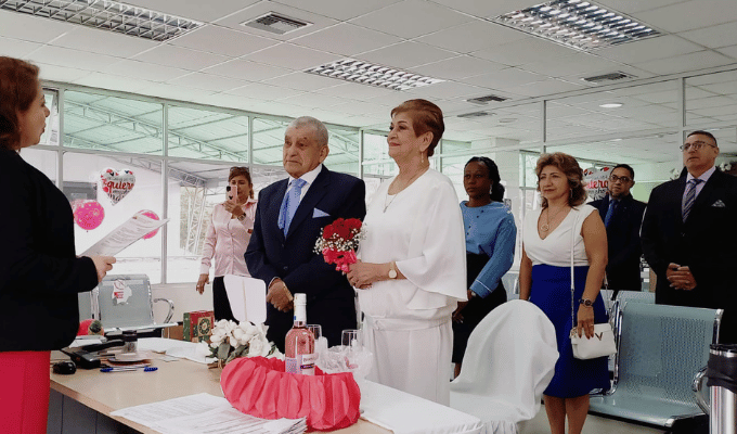 En Tungurahua celebra un récord de 15 matrimonios en un solo día!