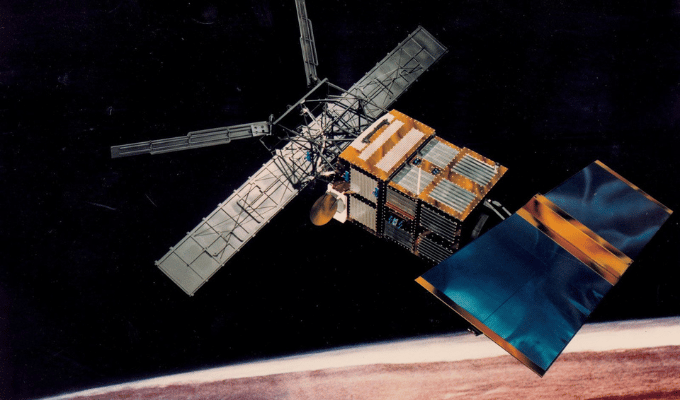 Cuenta Regresiva para la Caída del Satélite ERS-2 en el planeta Tierra