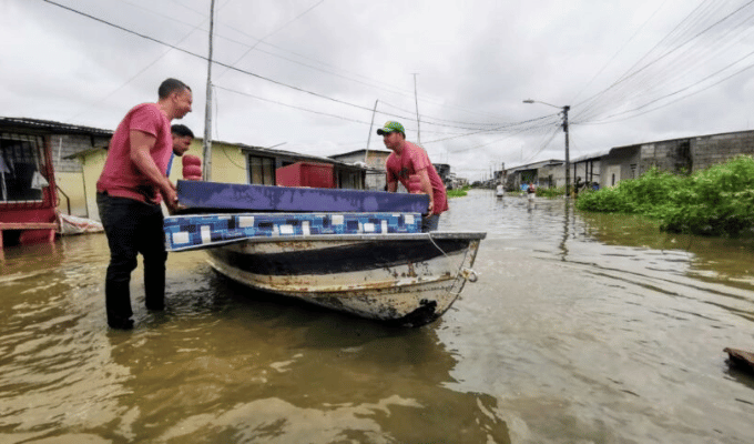 ¡Desastre en Guayas! Río Daule inunda cinco cantones.