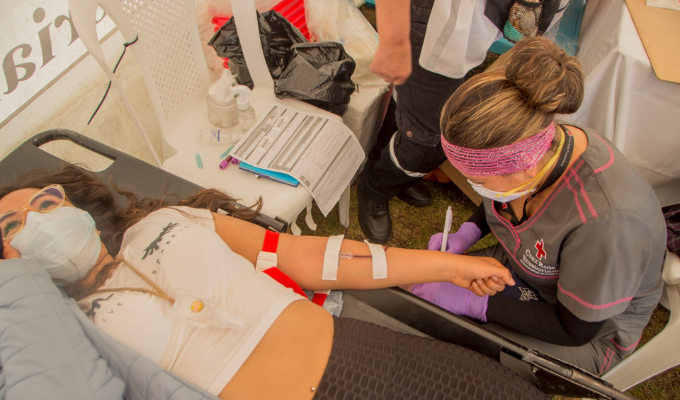 Participa en la campaña de donación de sangre en Ambato