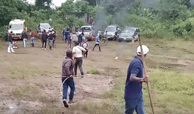 ¡Violencia en Sigchos! Protesta antiminera se torna peligrosa.