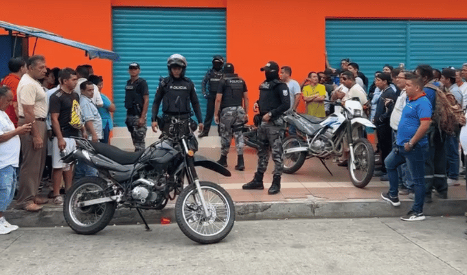 ¡Balacera en centro de Machala! Policía herido y sacapintas capturado
