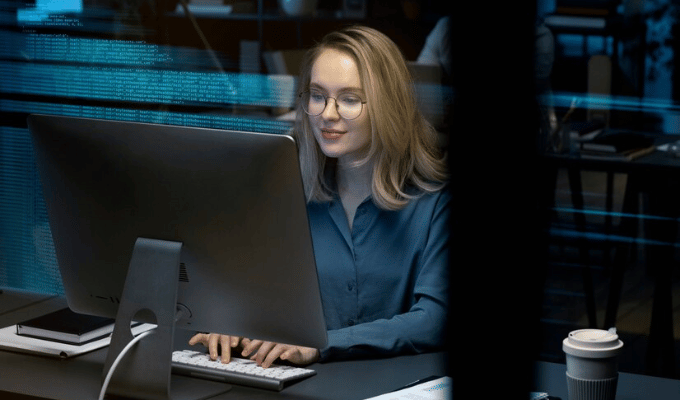 ¡Mujeres en STEM: ¿Cómo Superar el 12,4% de Liderazgo?