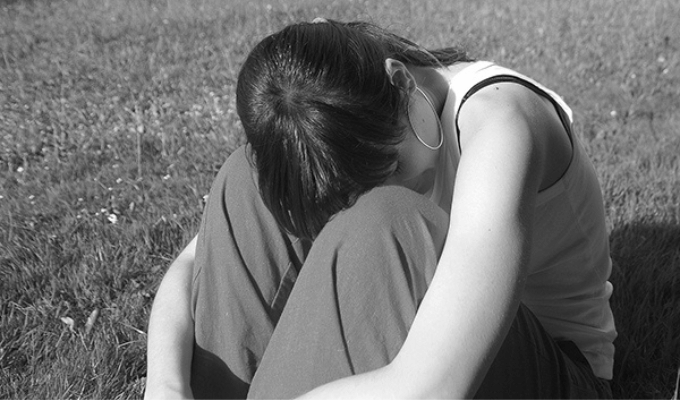 Informe Mundial: Felicidad Juvenil en Declive, ¿Causas y Soluciones?