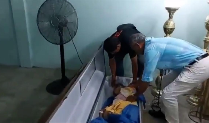 Susto en Babahoyo: Mujer despierta en su funeral ⚰️🚨