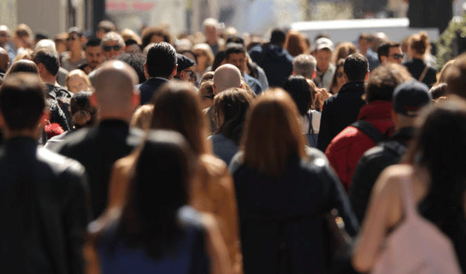 Mundo se Prepara para un Futuro de Menos Nacimientos y Más Muertes