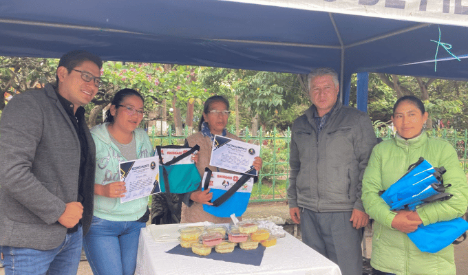 Píllaro: 120 Mujeres Finalizan el Programa 'Mujer Semilla'