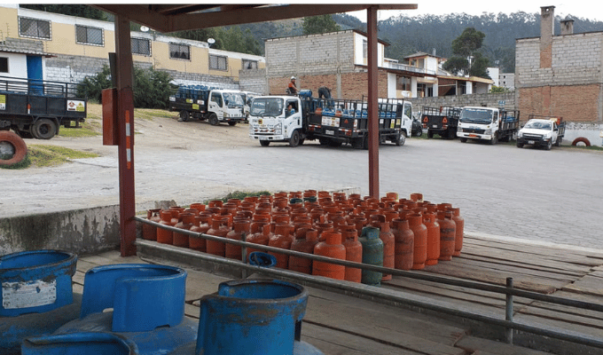 Distribuidores de gas suben tarifas: ¡Usuarios preocupados!