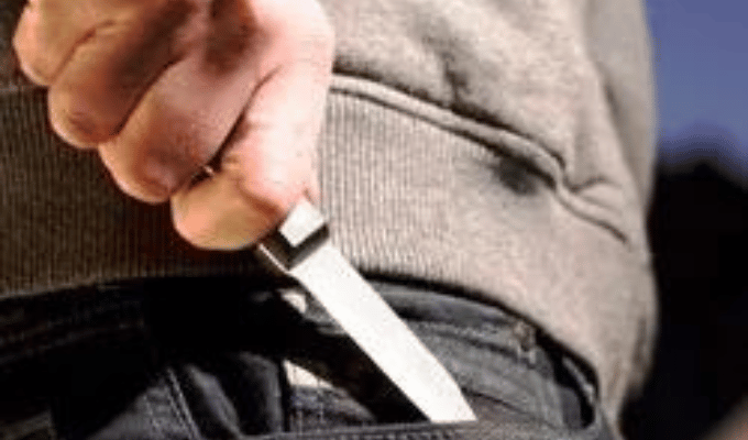 Ciudadana Agredida con Arma Blanca en Concurrida Plaza de Valparaíso