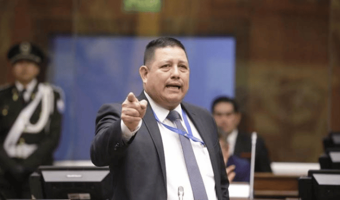 Asambleísta Guido Vargas desvinculado por votar contra su bancada