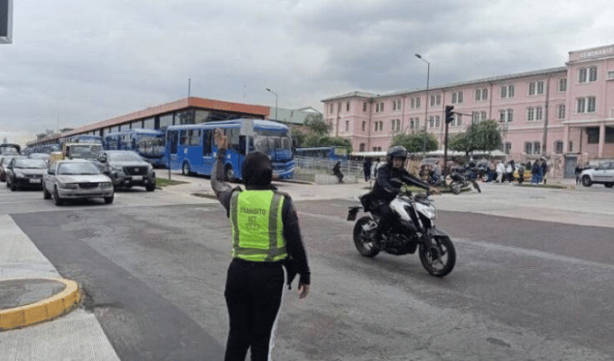Quito ante apagones: ¡Suspende atención presencial y Pico y Placa!