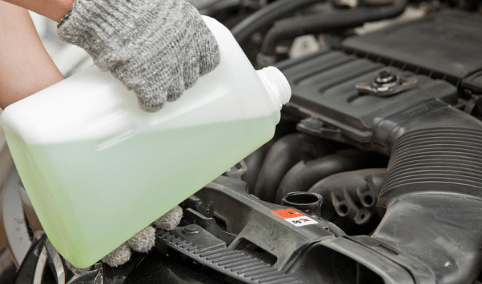 Cuida Tu Bolsillo y Tu Auto: Cambia el Líquido Refrigerante a Tiempo