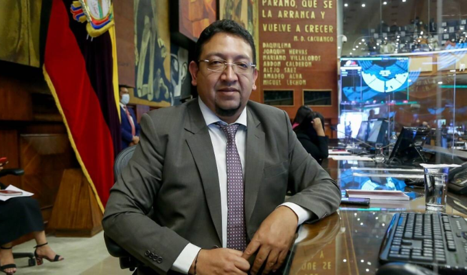 Cuestionan candidatura de Saquicela para Asambleísta