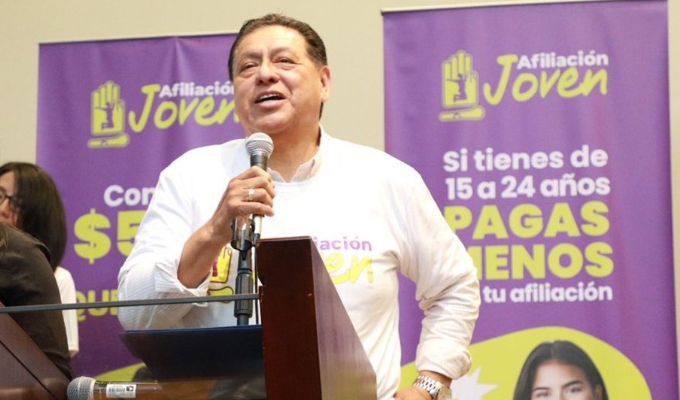 Director del IESS destituido por omisión de información
