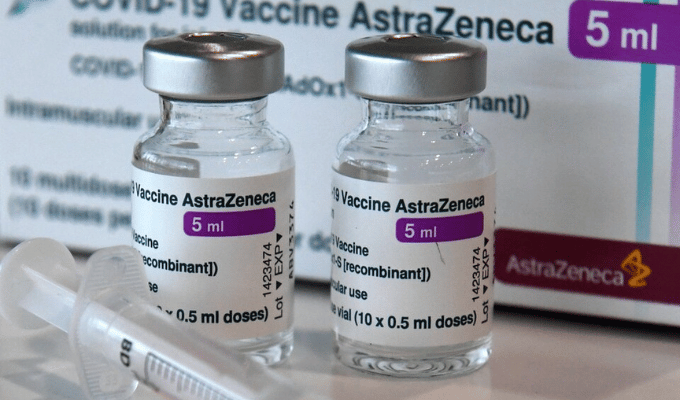 Documentos legales revelan riesgos raros en vacuna AstraZeneca