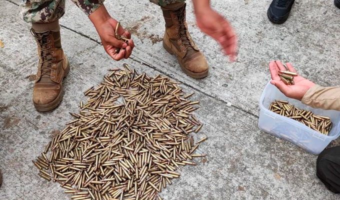 ¡Militares en acción! Hallazgos impactantes en cárceles ecuatorianas.