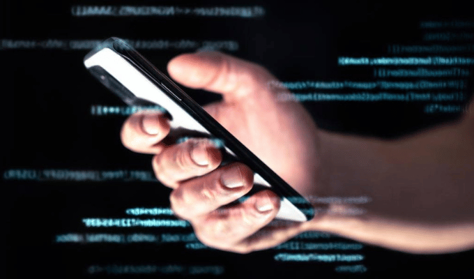 Señales de que te espían a través de la cámara de tu celular