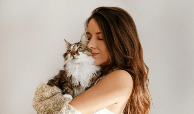 Abrazos felinos: Desde mejor sueño hasta fortalecimiento emocional