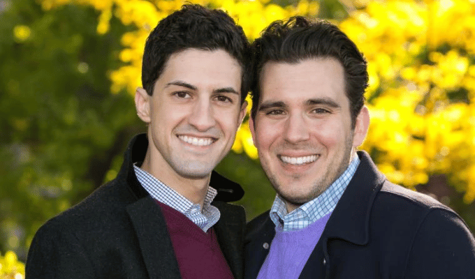 Pareja gay exige igualdad en cobertura de fertilización in vitro