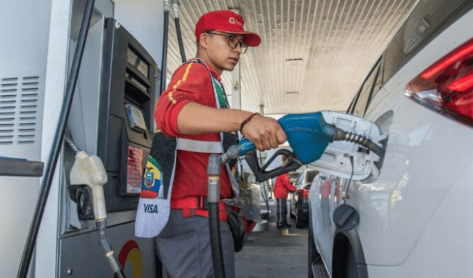 Noboa evalúa la eliminación de subsidios a gasolinas extra y ecopaís