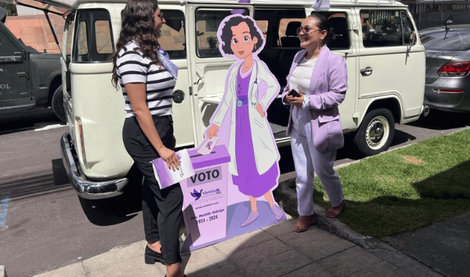 La Kombi Violeta llegó a Tungurahua con una caravana de apoyo