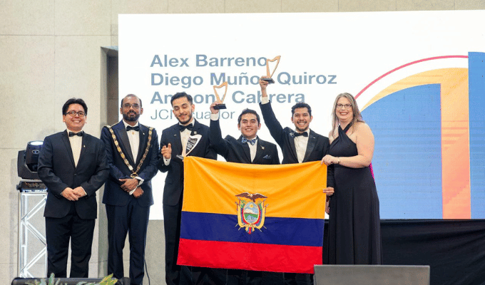 Equipo ecuatoriano gana concurso de debate en JCI América
