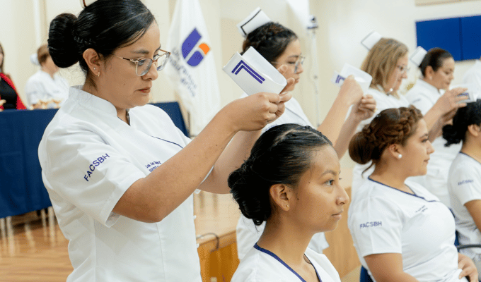 Universidad Indoamérica celebra a los futuros enfermeros