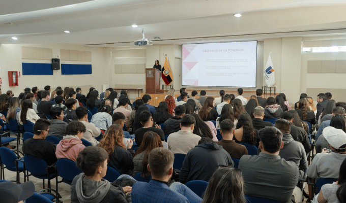 Estudiantes de Jurisprudencia participan en seminario sobre arbitraje