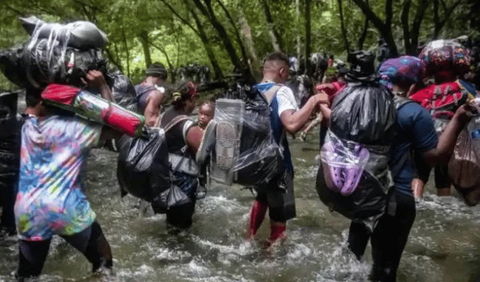 De Ecuador a EE.UU. vía El Salvador: una ruta migratoria en ascenso