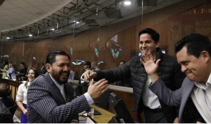 Asamblea Nacional reduce votos necesarios para ratificar leyes vetada