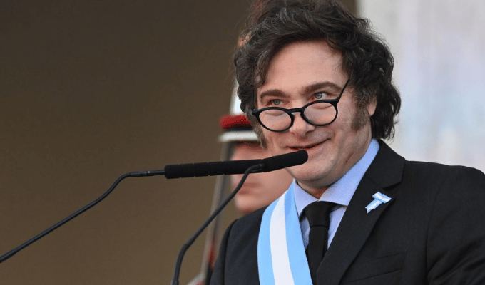 Argentina bajo Milei: ¿Pragmatismo o Radicalismo en el Poder?