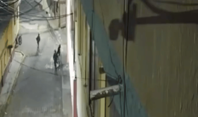 Delincuentes disparan en asalto a pareja en La Ferroviaria