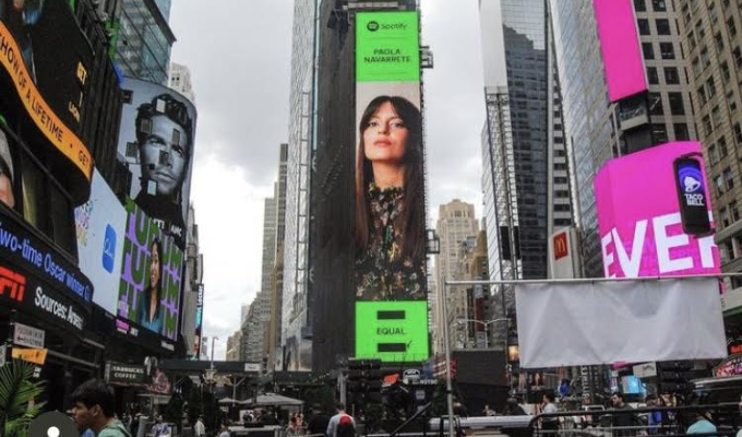 Artista Ecuatoriana Destaca en Spotify y Times Square
