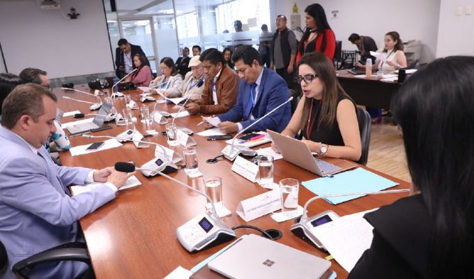 Juicio político urgido para cuatro ministros por el caso Olón