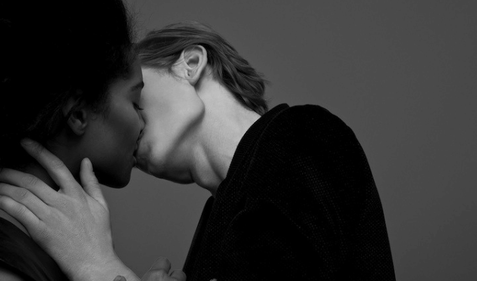 Tribunal de España: Beso sin consentimiento ¡delito sexual!